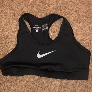 black nike sports bra